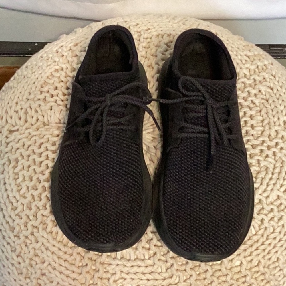 Vessi Women’s Black Athletic Shoes Lightweight Knit Design Size 9